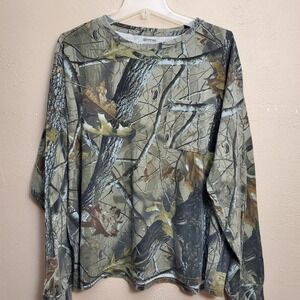 Outfitters camo long sleeve shirt with pocket
